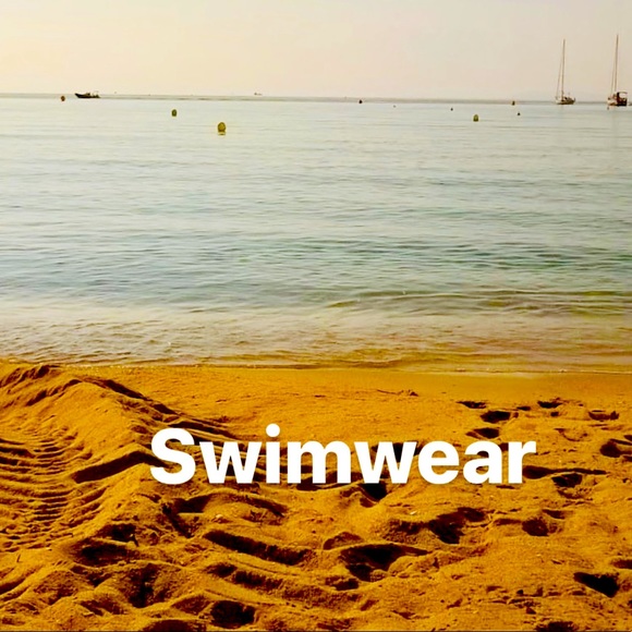 Swimsuits, flip flops, beach accessories - Picture 1 of 1